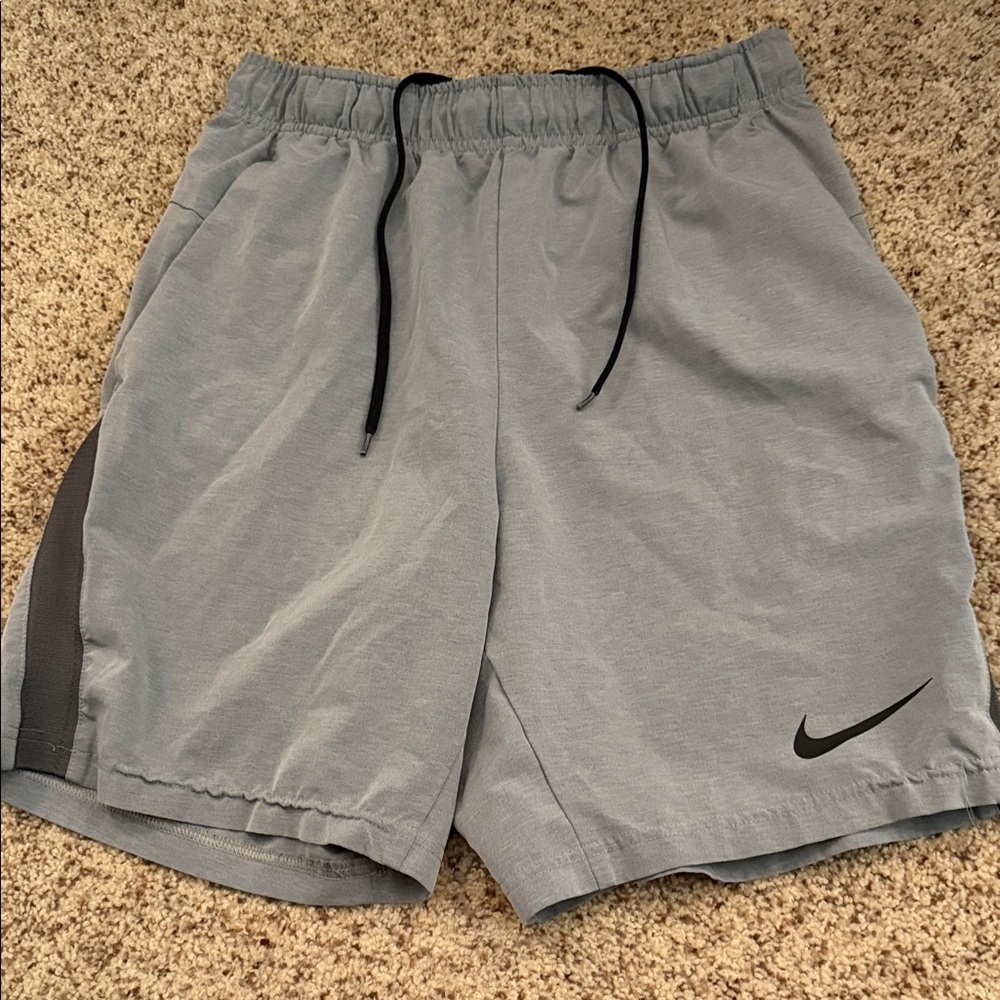 Nike Men's Light Gray Athletic Shorts